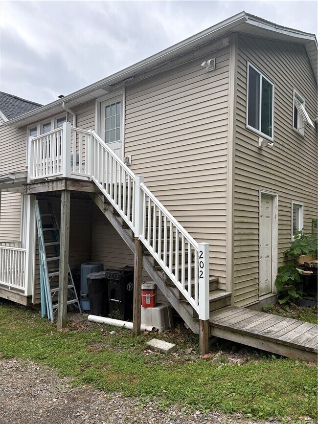 Foto del edificio - 10647 Pinewood Ave