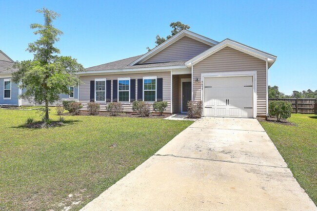 Foto del edificio - Great single story ranch home and close to...