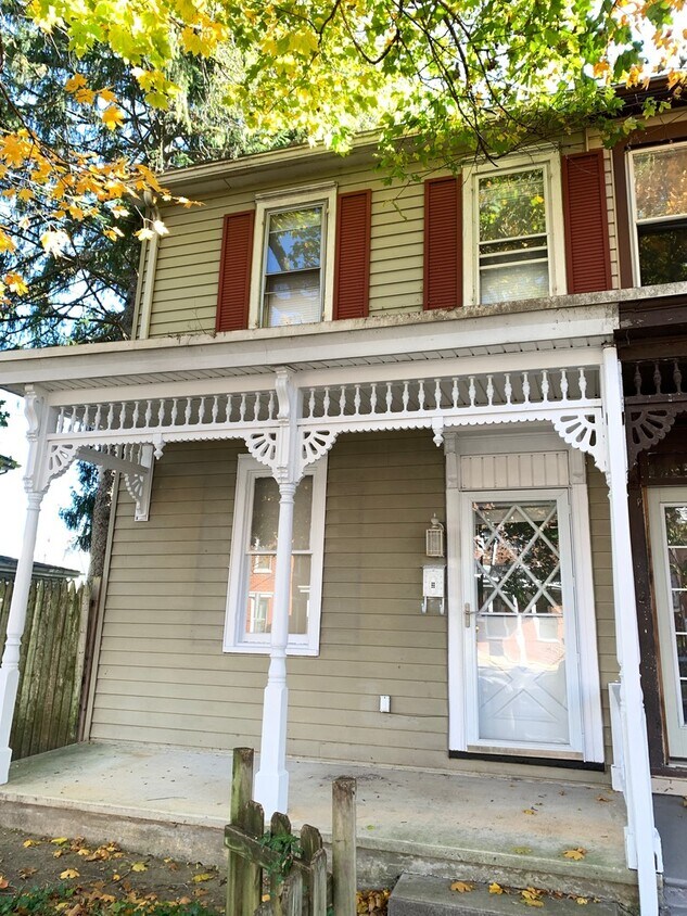 Primary Photo - 2 bedroom townhome!