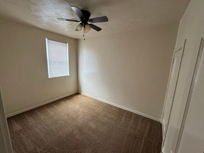 Dormitorio de la planta superior - 4313 Kish Way