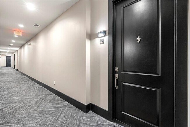 Foto del edificio - 6890 Peachtree Dunwoody Rd NE