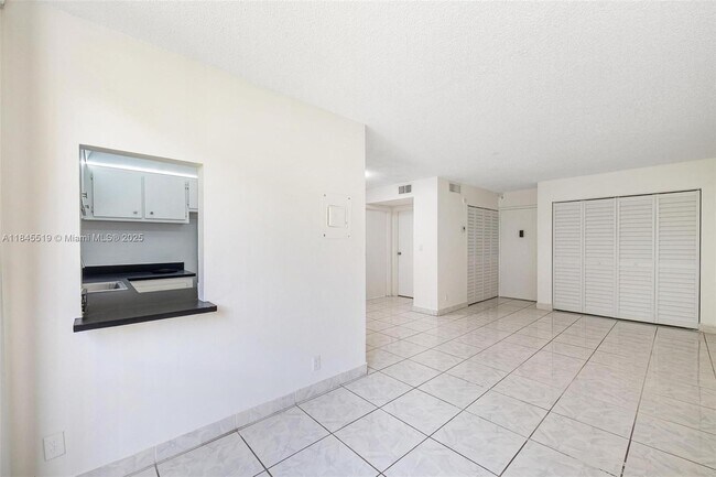 Foto del edificio - 16909 N Bay Rd
