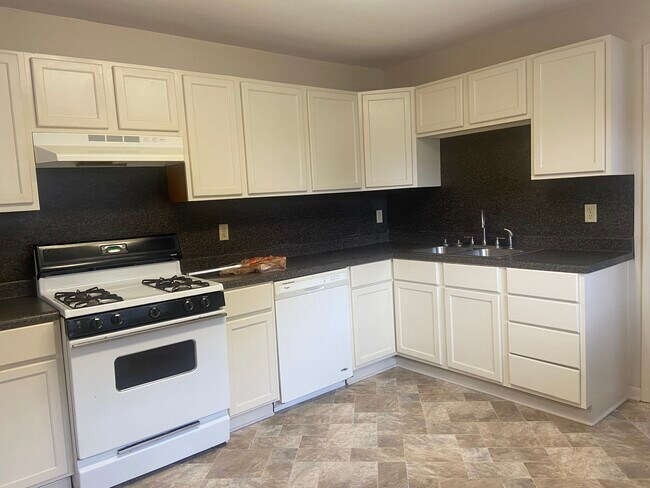Building Photo - 208 Peyton St