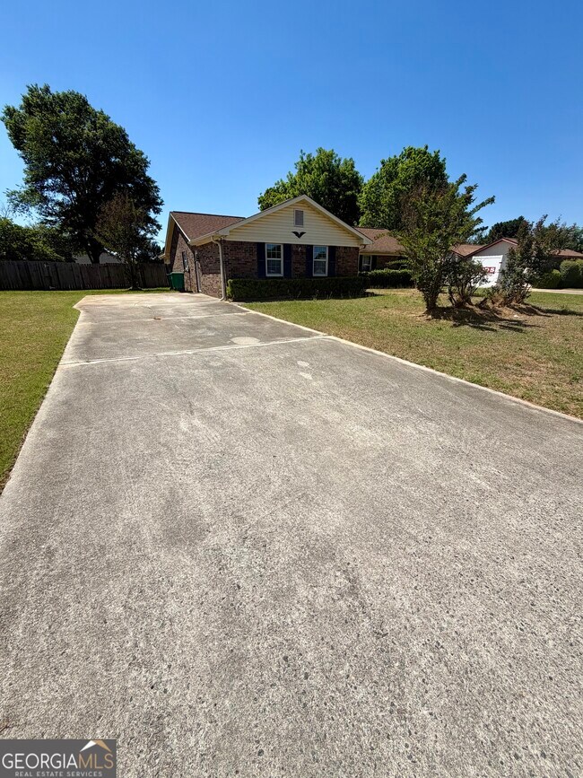 Foto del edificio - 131 Foxwood Cir