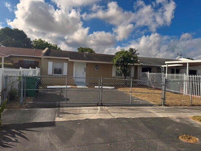 Foto del edificio - 19378 NW 29th Pl