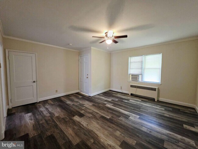 Foto del edificio - 1509 N Decker Ave