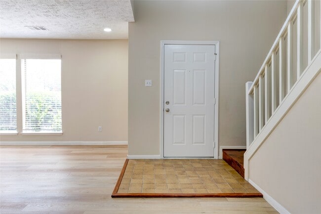 Building Photo - 2902 Field Line Dr