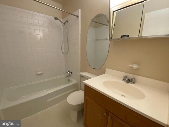 Building Photo - 14 Bentley Ct