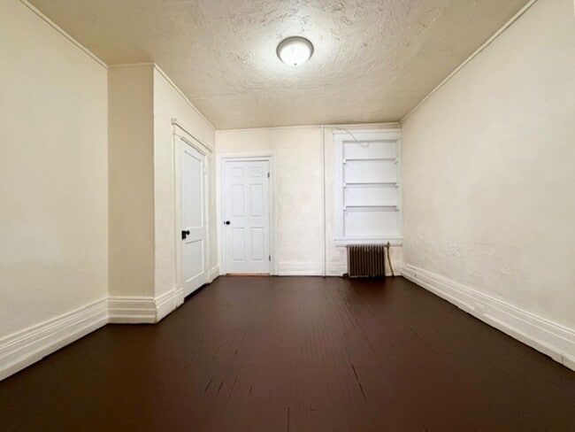 Building Photo - 745 E Market St