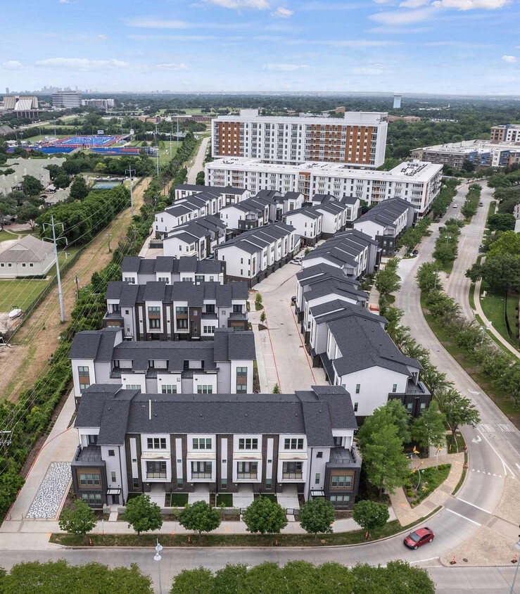 Primary Photo - Villas at Fiori