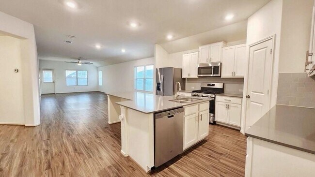 Building Photo - 5831 San Savino Dr