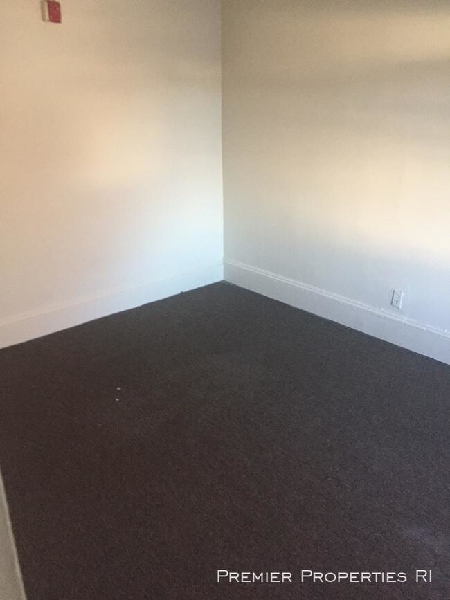 Building Photo - 2 bedroom in Woonsocket RI 02895