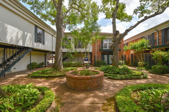 Foto del edificio - NICE 2 BEDROOM 1.5 BATH CONDO IN GREENWAY PLAZA