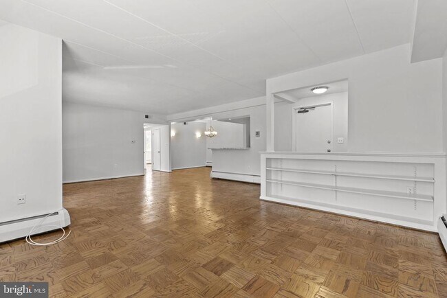 Foto del edificio - 6301 Charles St