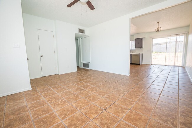 Foto del edificio - Charming Property Features 3 Bedrooms, 2 B...