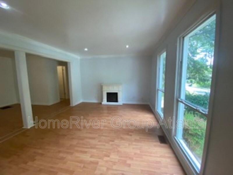 Building Photo - 5779 Hillside Dr NW