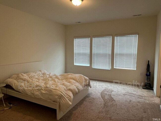 Foto del edificio - 1156 Lookout Ridge Rd