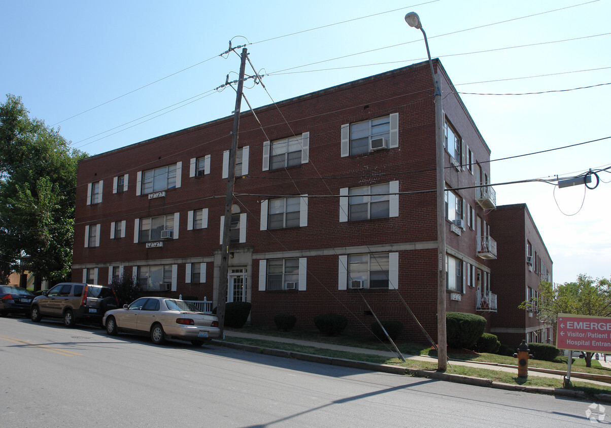 Primary Photo - Plaza Fountain Apartments