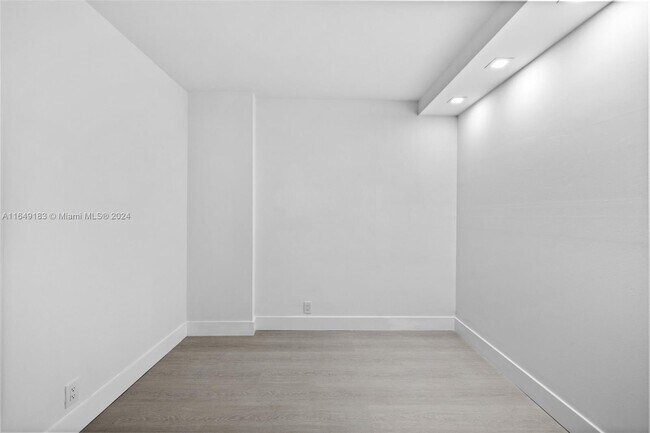 Building Photo - 9511 Collins Ave