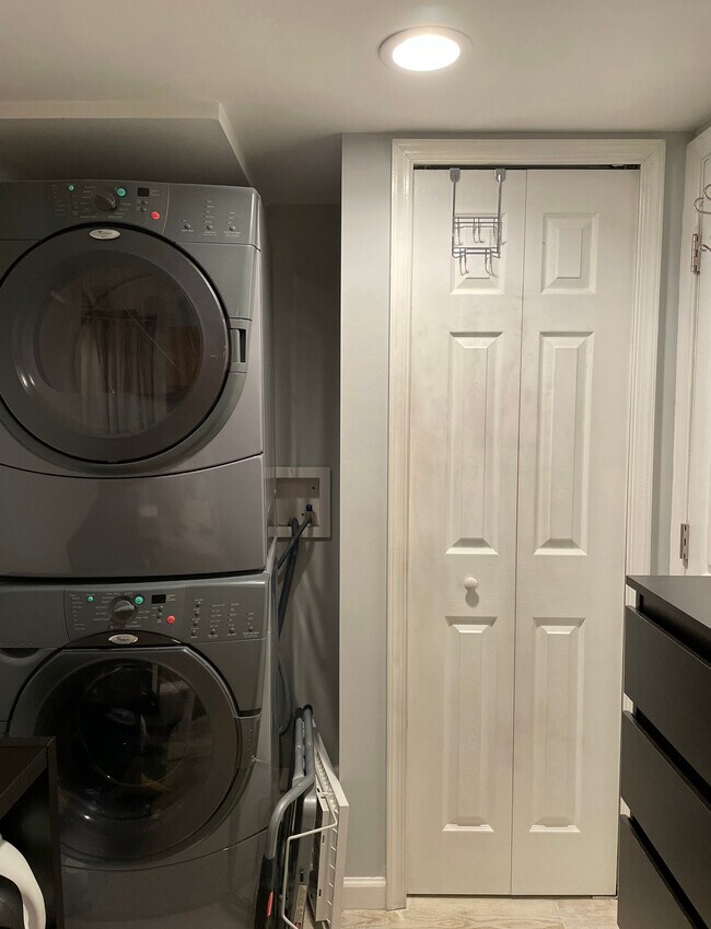 Building Photo - 110 G St SW