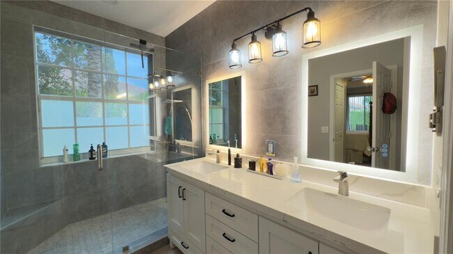 Foto del edificio - 1247 NW 165th Ave