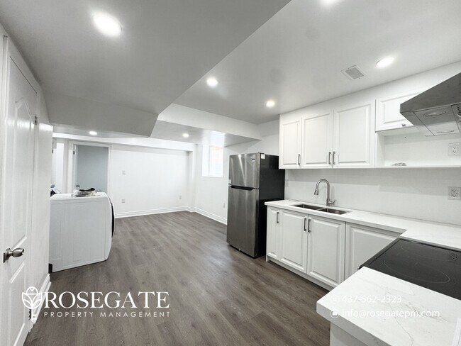 Photo du bâtiment - Spacious 3-Bedroom Basement Apartment with Parking – Brampton