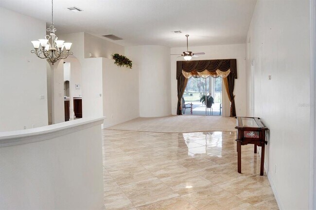 Foto del edificio - 215 Strathmore Cir