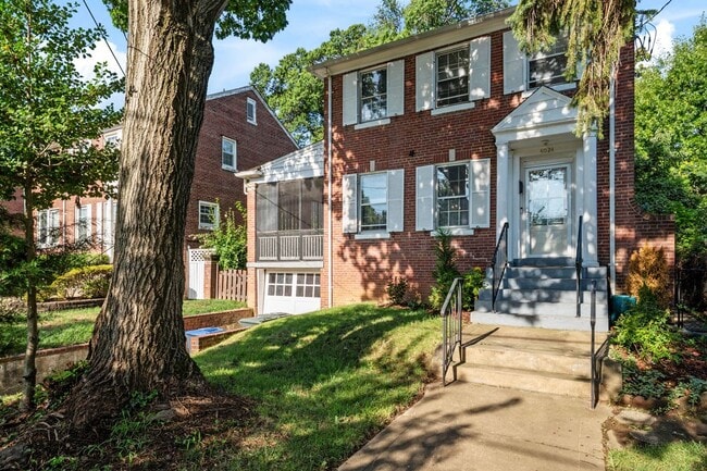 Building Photo - 4024 20th St NE