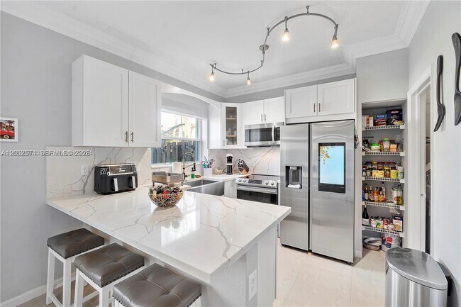 Building Photo - 4960 SW 136th Ave