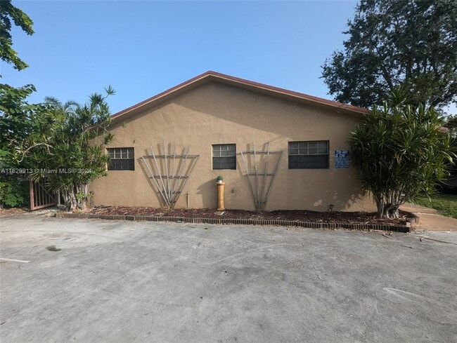 Building Photo - 5618 Polk St