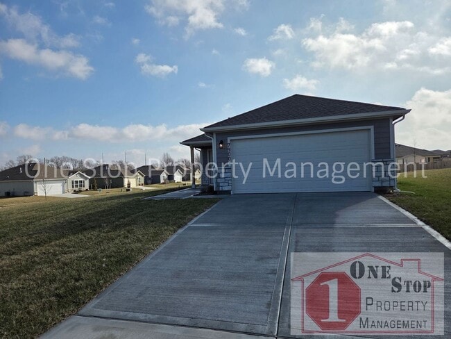 Building Photo - Beautiful 3 Bedroom 2 Bathroom in Blue Springs!