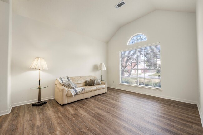 Foto del edificio - 9211 Memorial Hills Dr