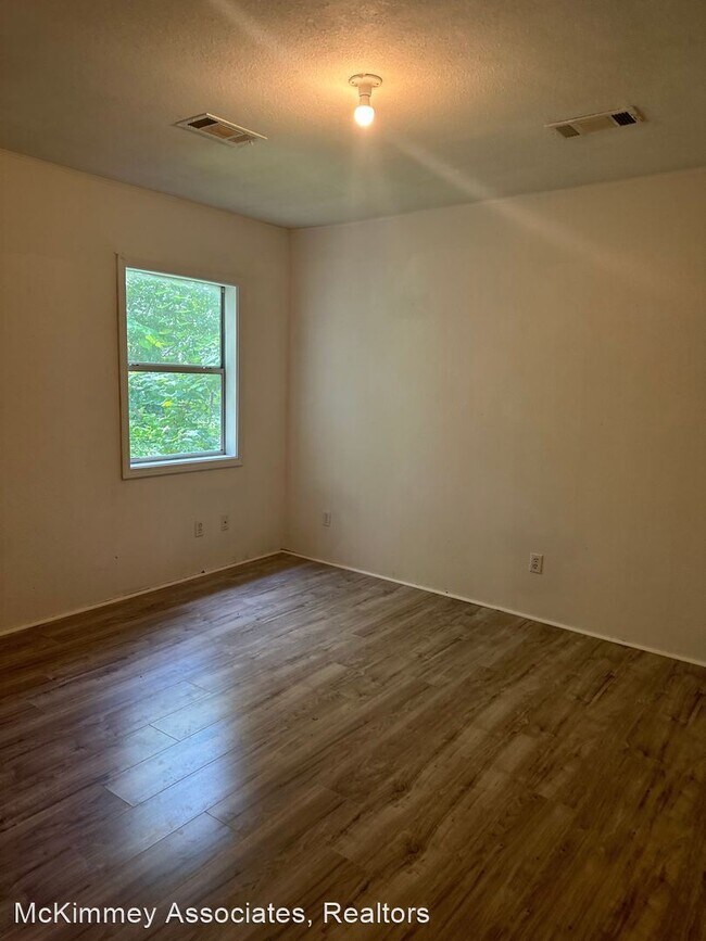 Building Photo - 3 br, 2 bath House - 1615 Pine Bluff A