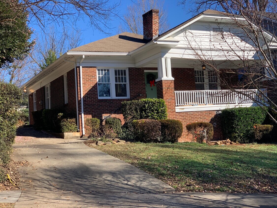 Welcome to University Drive - 1098 University Dr NE