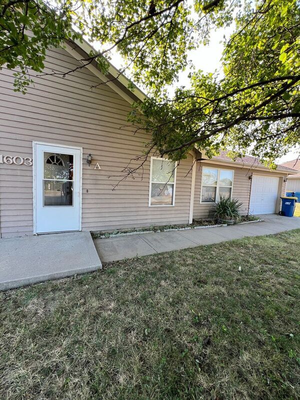 Foto del edificio - 1603 Rosalea St