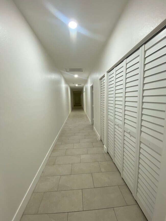 Foto del edificio - 2594 NW 20th St