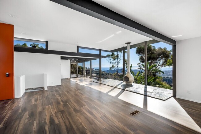 Building Photo - Panoramic Serenity: Mid-Century Modern Oas...