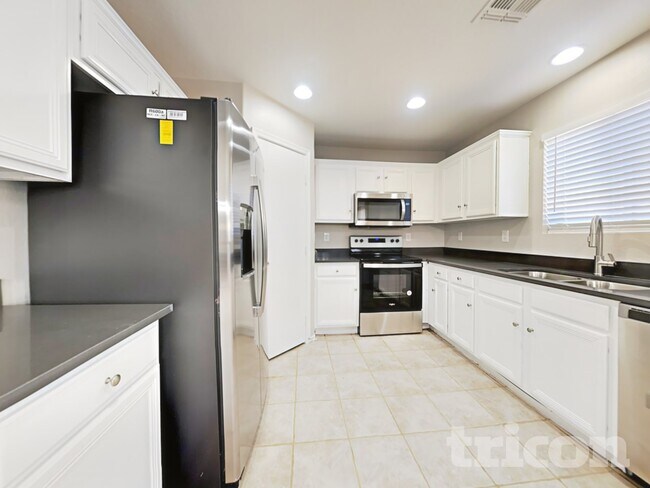 Building Photo - 15204 N El Frio Ct
