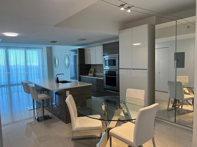 Foto del edificio - 460 NE 28th St