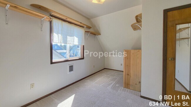Foto del edificio - 636 NW Lee St