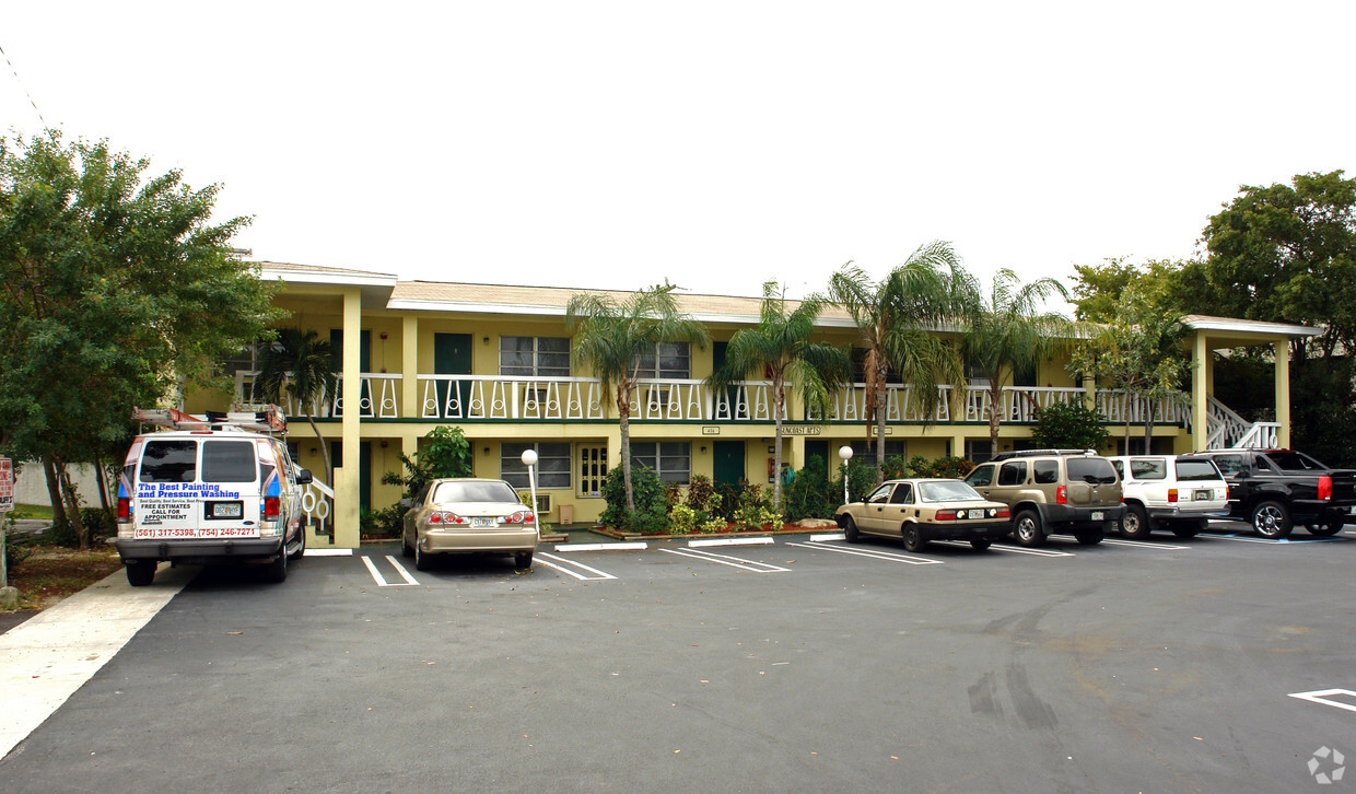 Primary Photo - Sun Coast Apartments