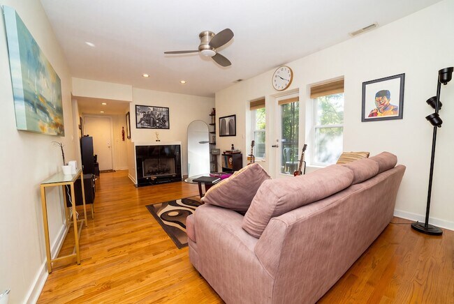 Foto del edificio - 1021 E 46th St