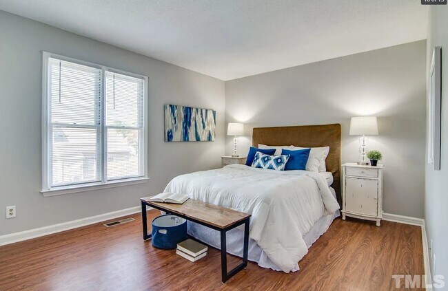 Building Photo - 2615 Camellia Dr