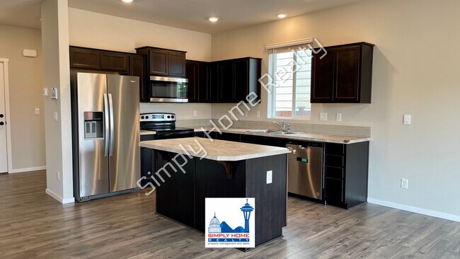 Building Photo - Welcome to Your 4-Bedroom Dream Home in Puyallup!