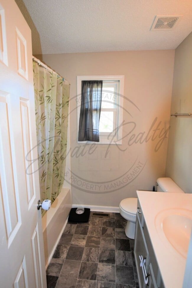Foto del edificio - ON SPECIAL! THIS PROPERTY HAS A 1/2 OFF TH...