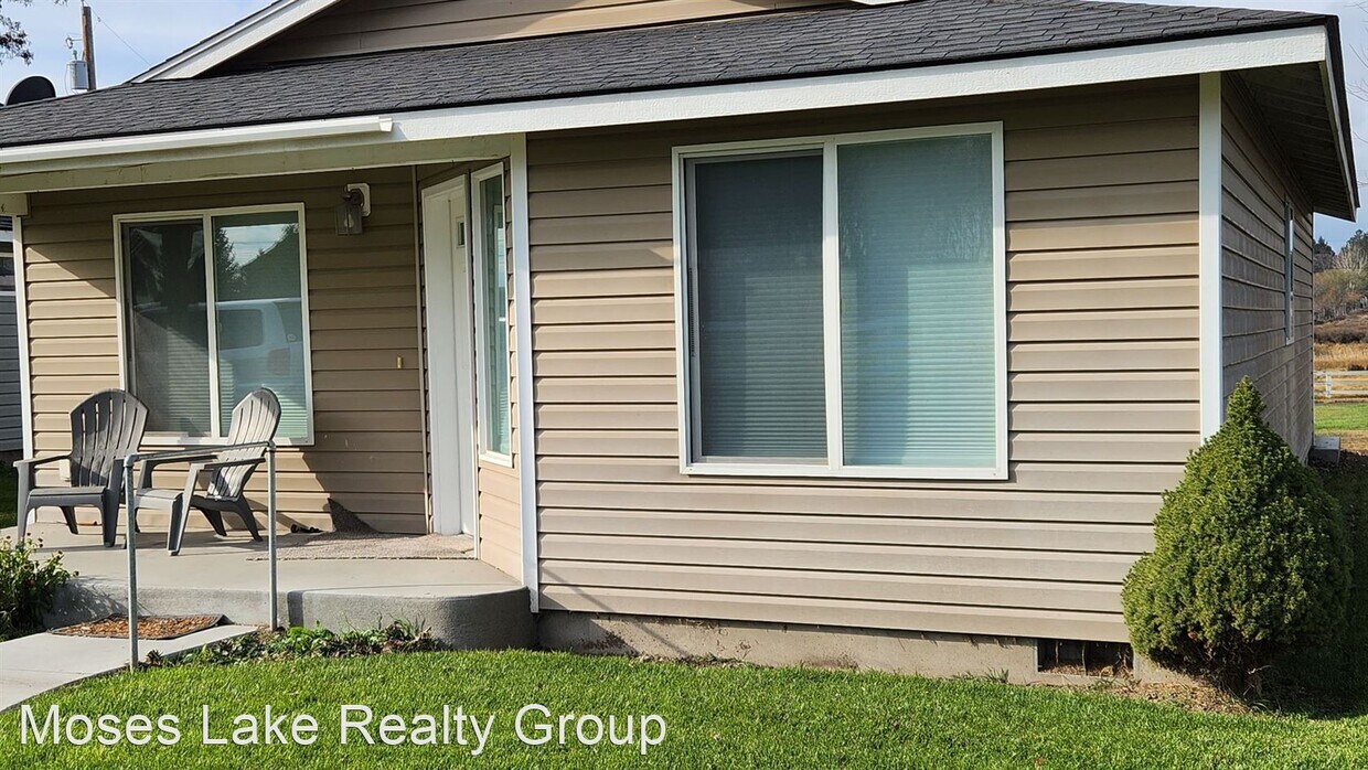 Primary Photo - 2 br, 1 bath House - 10748 Road 4 NE #7