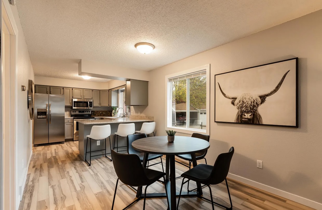 Spacious 4 bedroom 2 bathroom Townhouse House Rental in Mandan, ND