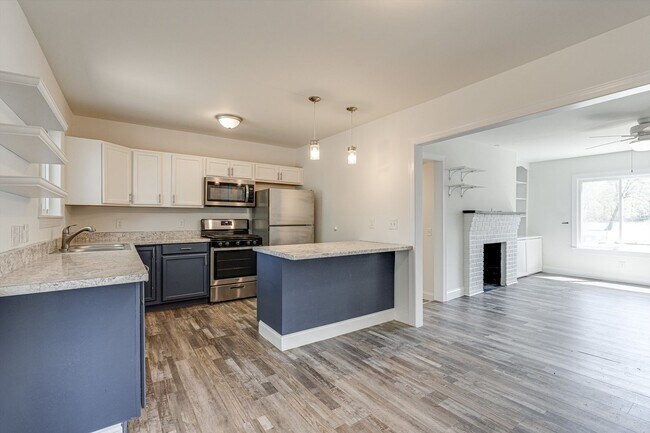 Foto del edificio - Amazing 3 bedroom 2 bathroom for rent!