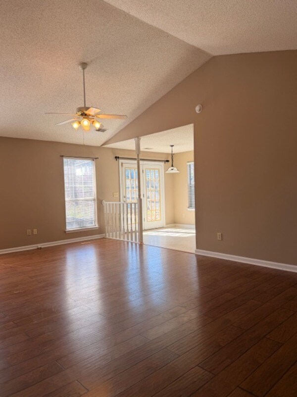 Foto del edificio - 229 Stonewood Dr