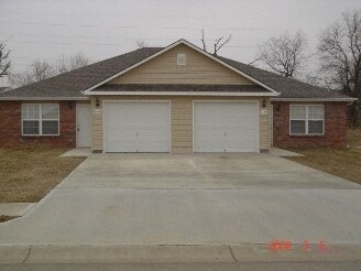 Foto del edificio - 501-521 NW Woodbury Dr